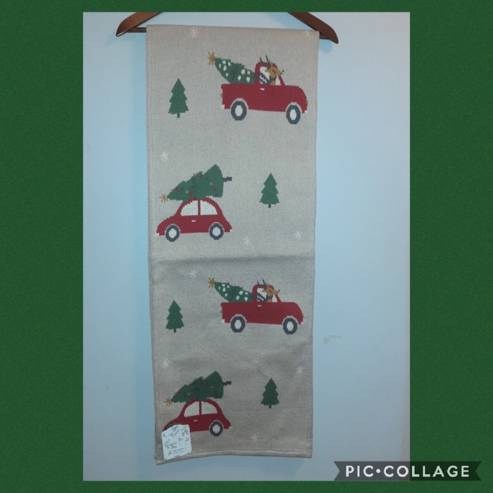 🆕️ Christmas Tree Car Holiday Table Runner Decor